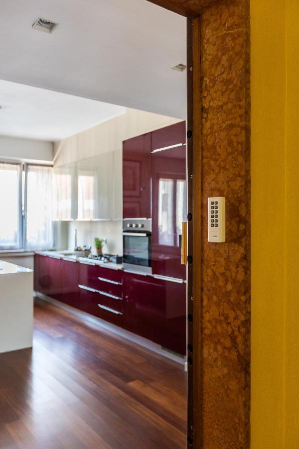Rosselli 13 Milan Apartment Bagian luar foto