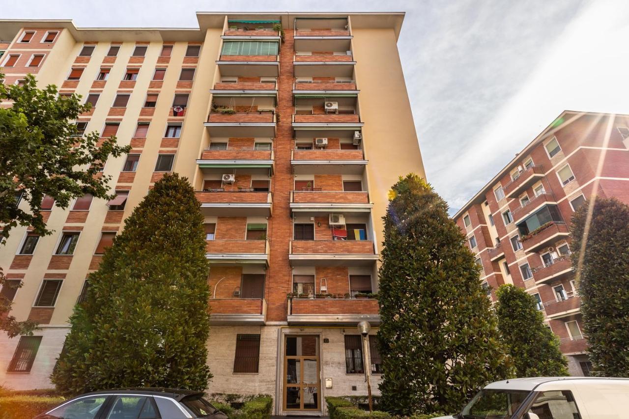Rosselli 13 Milan Apartment Bagian luar foto