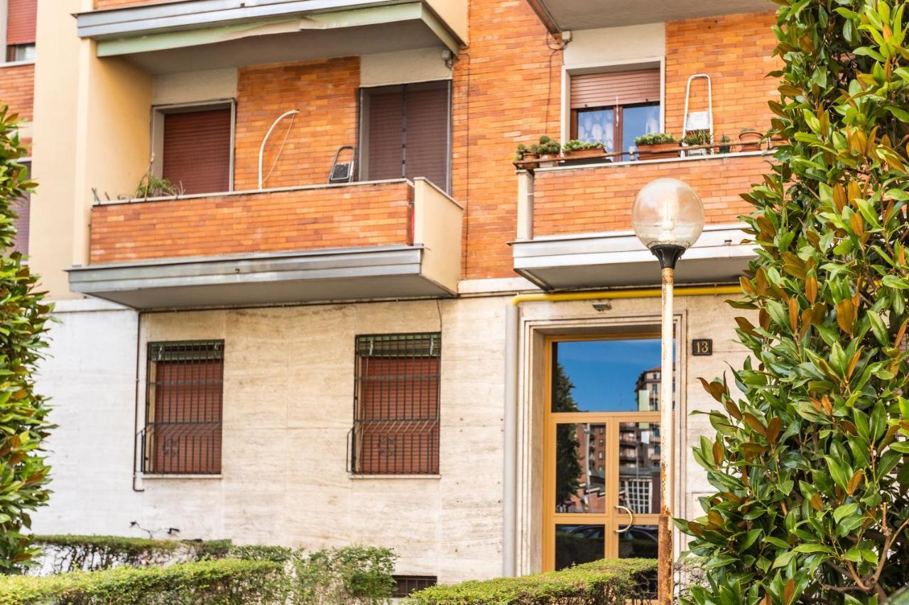Rosselli 13 Milan Apartment Bagian luar foto