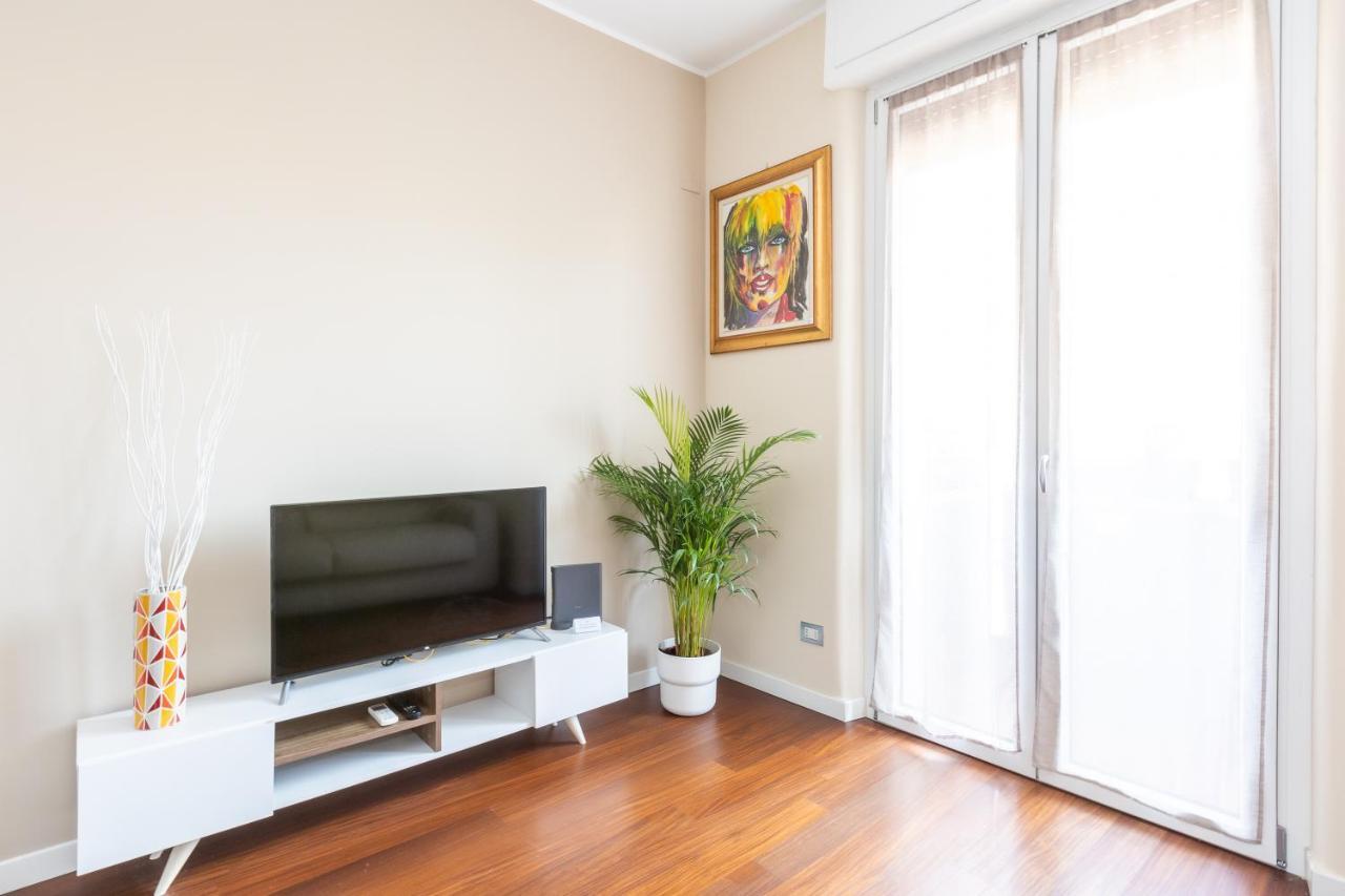 Rosselli 13 Milan Apartment Bagian luar foto
