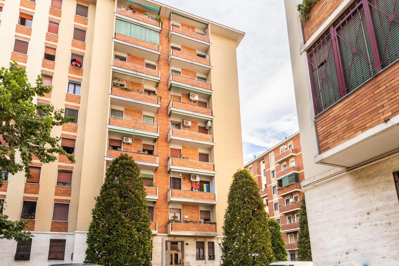 Rosselli 13 Milan Apartment Bagian luar foto